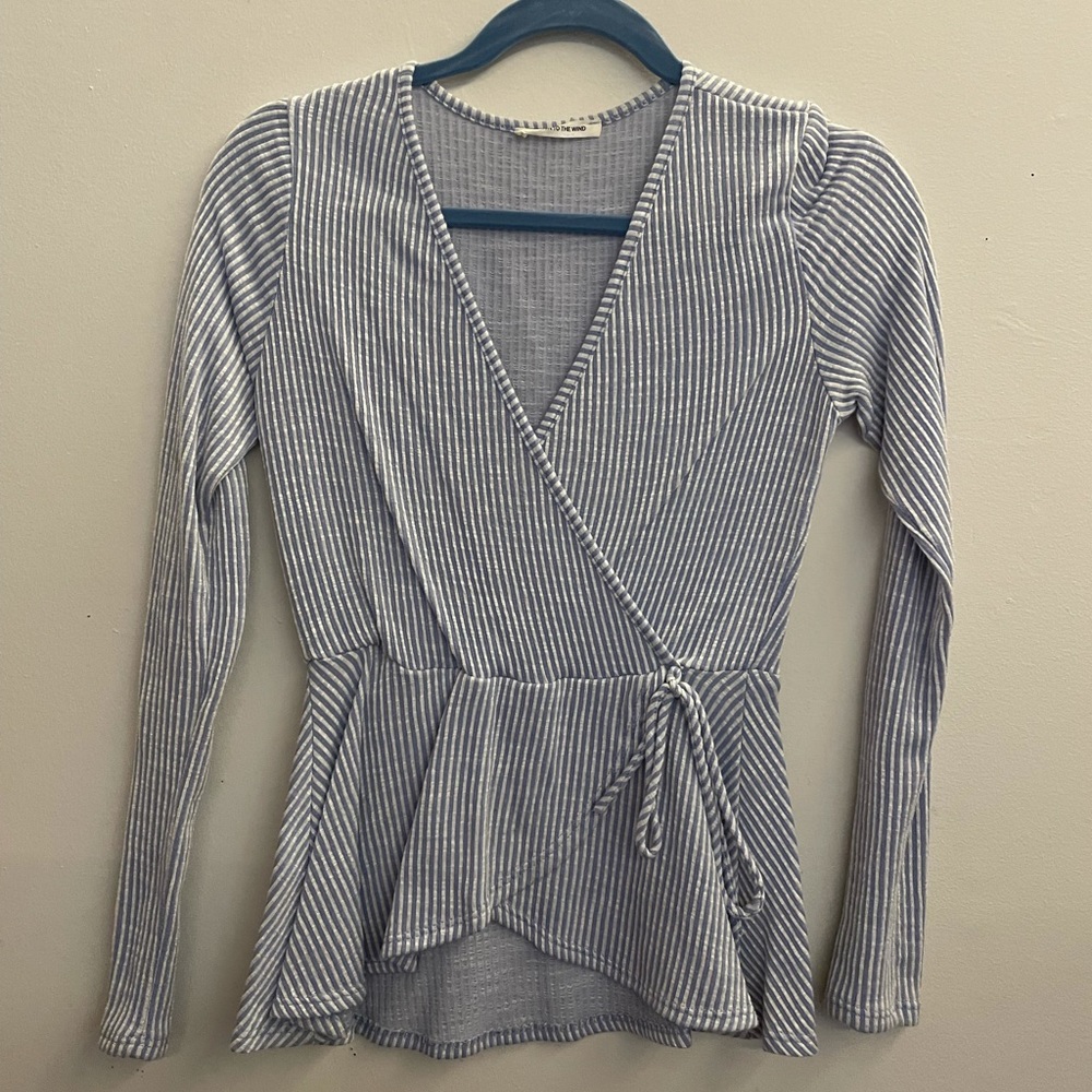 Long sleeve dress shirt.